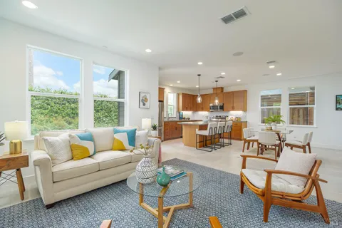 $865,000 | 1201 Del Rancho Way, Petaluma, CA 94954