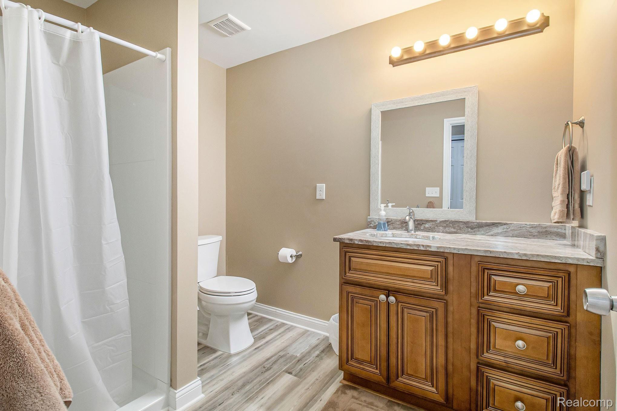 3054 Avalon Road Rochester, MI 48309 - Photo 14 of 28 MASTER BATH