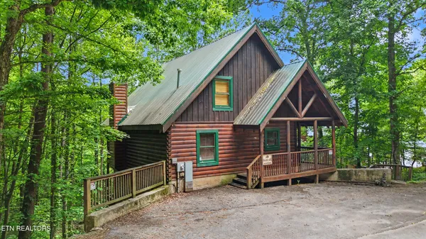 $749,900 | 4414 Forest Vista Way, Pigeon Forge, TN 37863