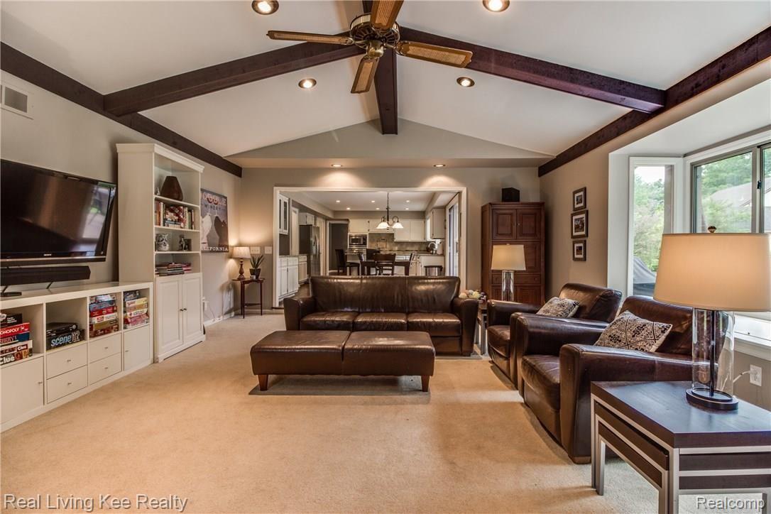 3767 Summit Ridge Drive Rochester, MI 48306 - Photo 22 of 66 Family Room 2.jpg