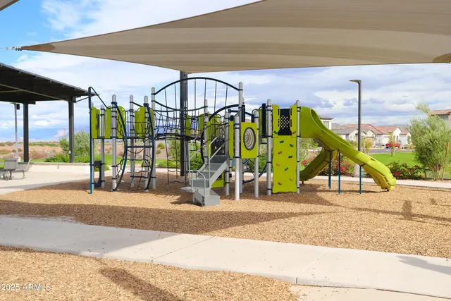 $2,750 | 831 West Finch Drive, Queen Creek, AZ 85140