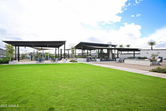 $2,750 | 831 West Finch Drive, Queen Creek, AZ 85140