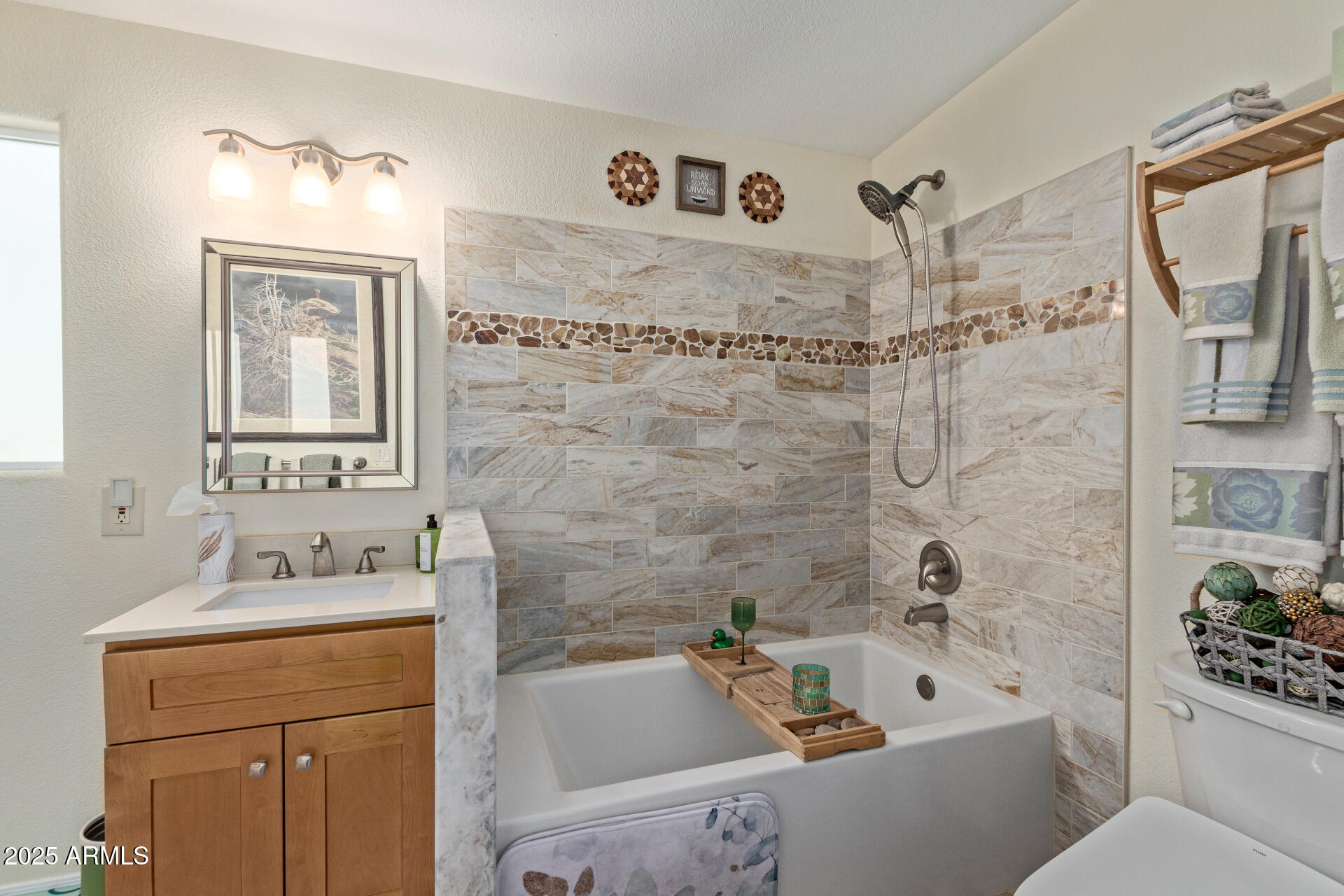 111 South Greenfield Road, Unit 449 Mesa, AZ 85206 - Photo 18 of 34 a bathroom with a tub a sink and a large mirror