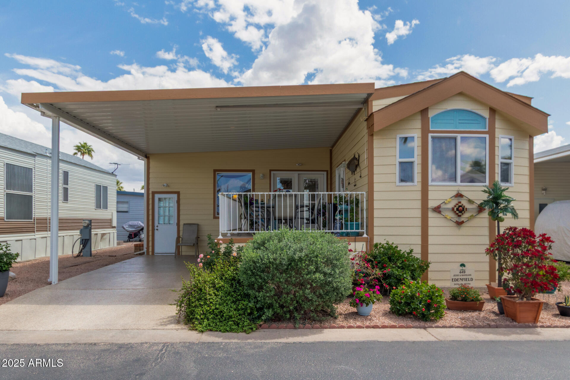111 South Greenfield Road, Unit 449 Mesa, AZ 85206 - Photo 2 of 34 a front view of a house with a yard