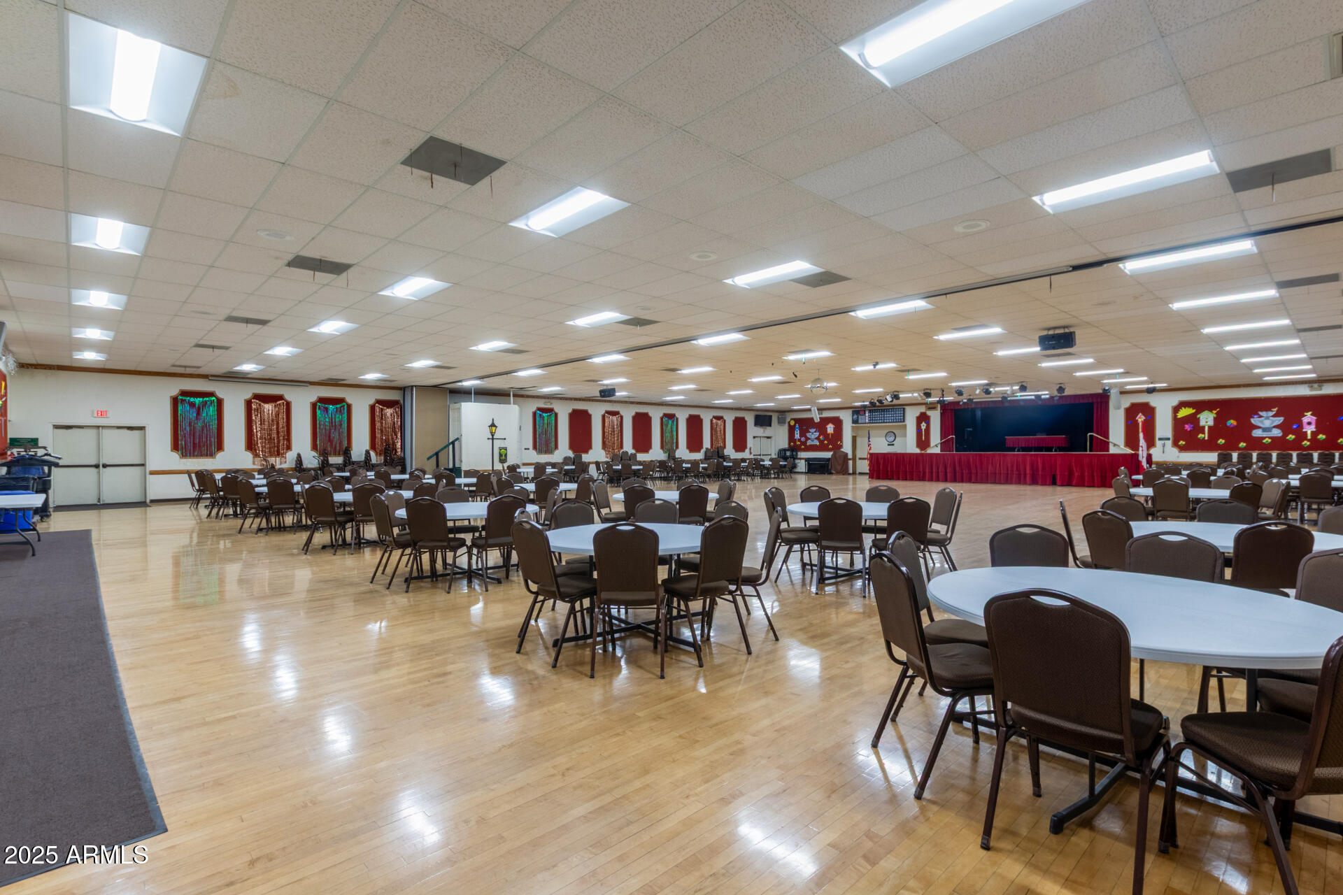 111 South Greenfield Road, Unit 449 Mesa, AZ 85206 - Photo 29 of 34 a view of a dining area with furniture and a chandelier