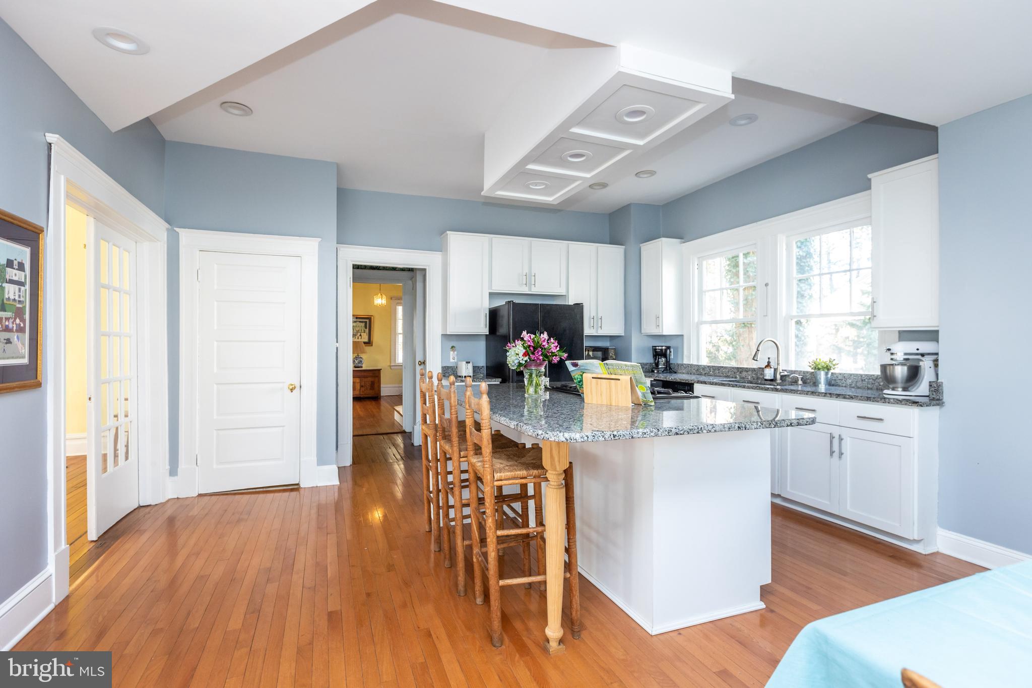 319 Hawthorn Road Baltimore, MD 21210 - Photo 16 of 52 Recessed lighting and granite