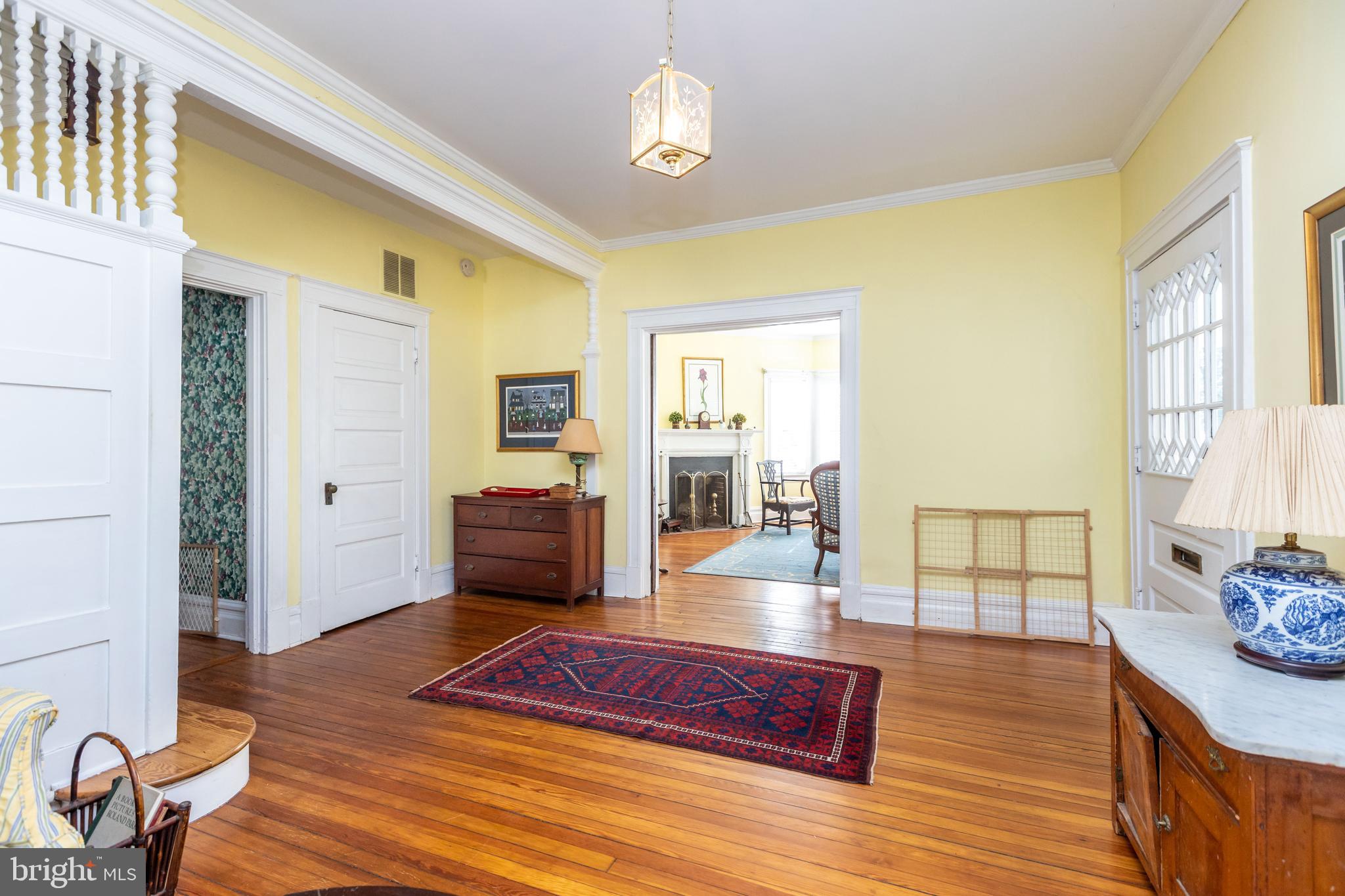 319 Hawthorn Road Baltimore, MD 21210 - Photo 2 of 52 Large welcoming foyer