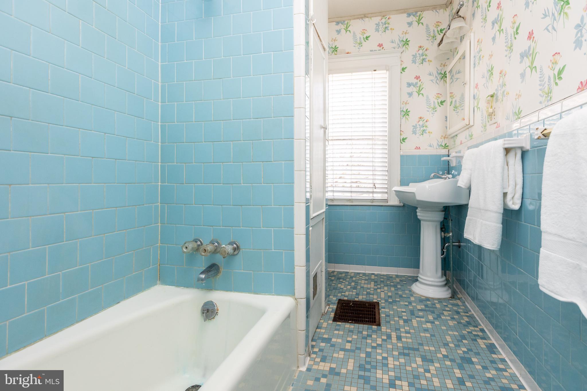 319 Hawthorn Road Baltimore, MD 21210 - Photo 35 of 52 Upper 1 hallway bathroom