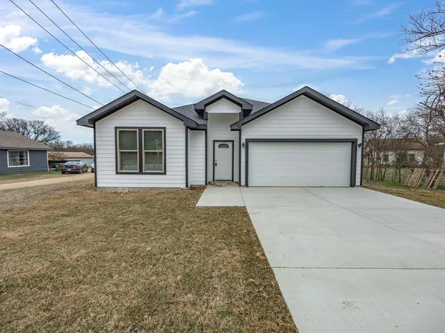 $325,000 | 108 Couch Street, Italy, TX 76651