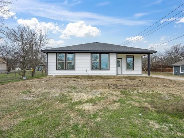 $305,000 | 108 Couch Street, Italy, TX 76651