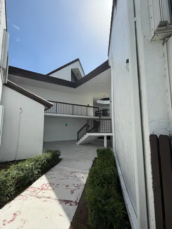 $2,500 | 9405 Fontainebleau Boulevard, Unit 109, Miami, FL 33172