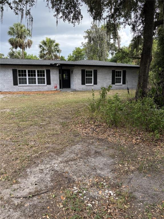 2911 Williams Road Plant City, FL 33565 - Photo 5 of 51 a front view of house with yard and trees around