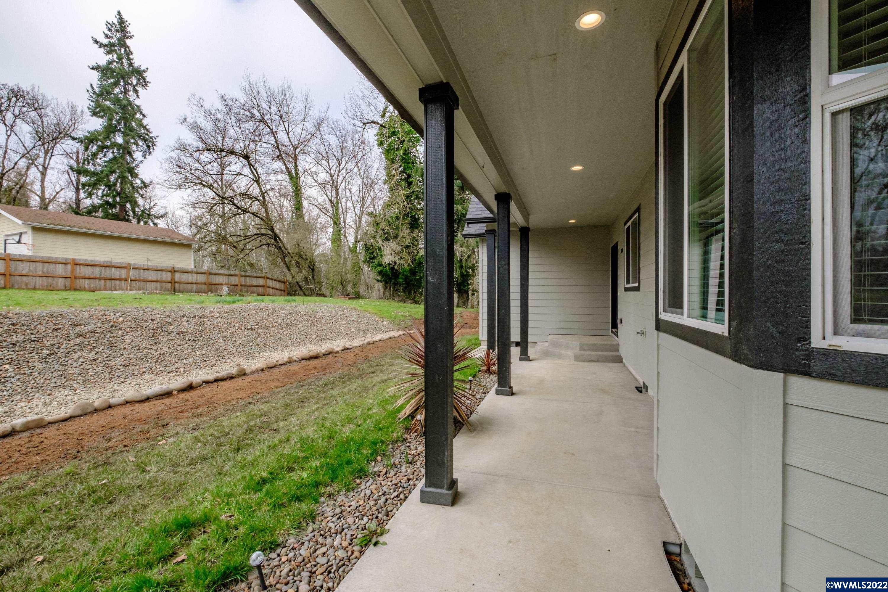 33008 Brewster Road Lebanon, OR 97355 - Photo 3 of 42 Gallery Image 3