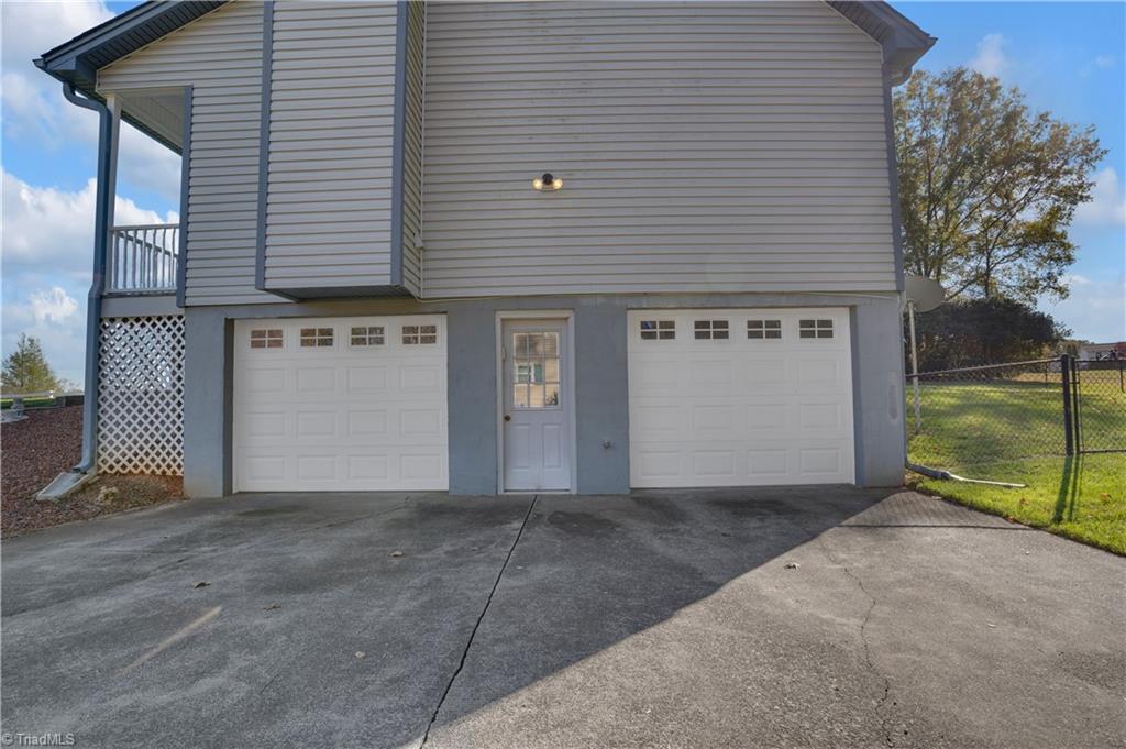 1109 Ridgecliff Drive Rural Hall, NC 27045 - Photo 7 of 46 Gallery Image 7