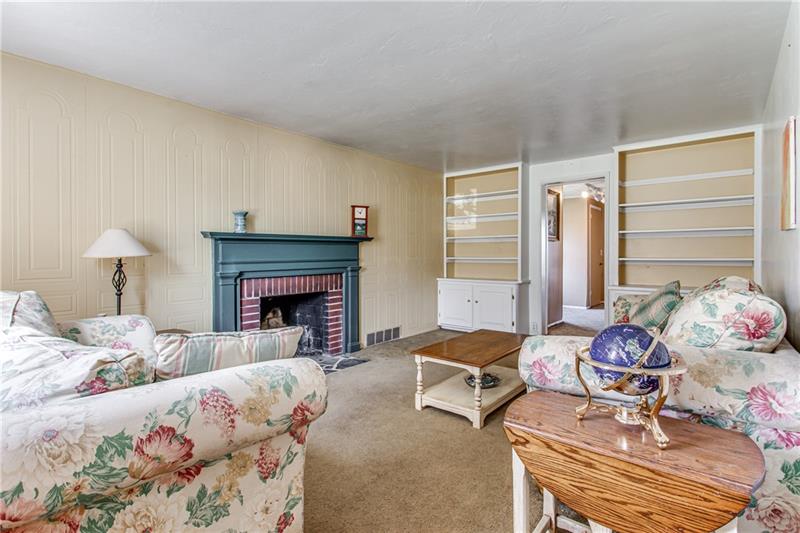 5295 Highgrove Road Pittsburgh, PA 15236 - Photo 3 of 25 Gallery Image 3