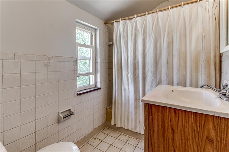 5295 Highgrove Road Pittsburgh, PA 15236 - Photo 21 of 25 Gallery Image 21