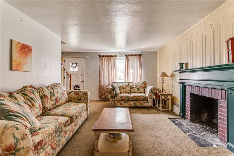 5295 Highgrove Road Pittsburgh, PA 15236 - Photo 4 of 25 Gallery Image 4