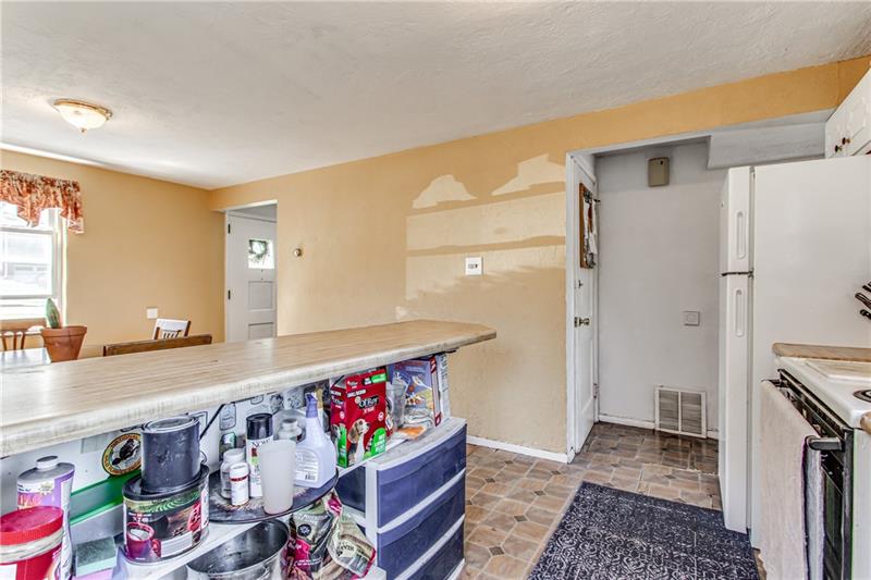 5295 Highgrove Road Pittsburgh, PA 15236 - Photo 8 of 25 Gallery Image 8