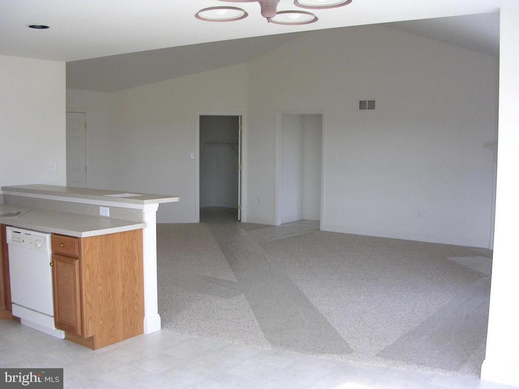 669 Hamaker Road, Unit 18 Manheim, PA 17545 - Photo 4 of 9