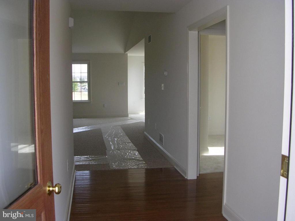 669 Hamaker Road, Unit 18 Manheim, PA 17545 - Photo 5 of 9