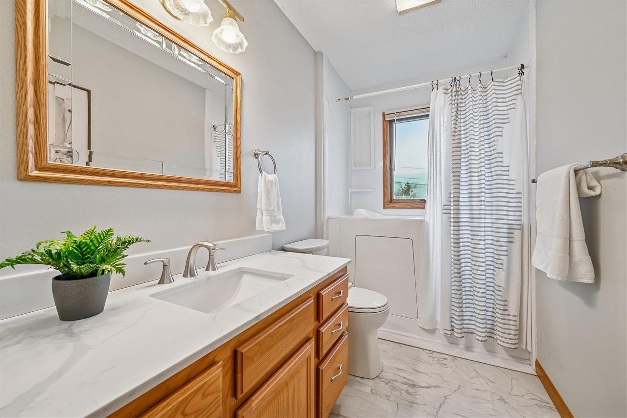 1209 39th Street Road Northwest Cedar Rapids, IA 52405 - Photo 20 of 31 Gallery Image 20