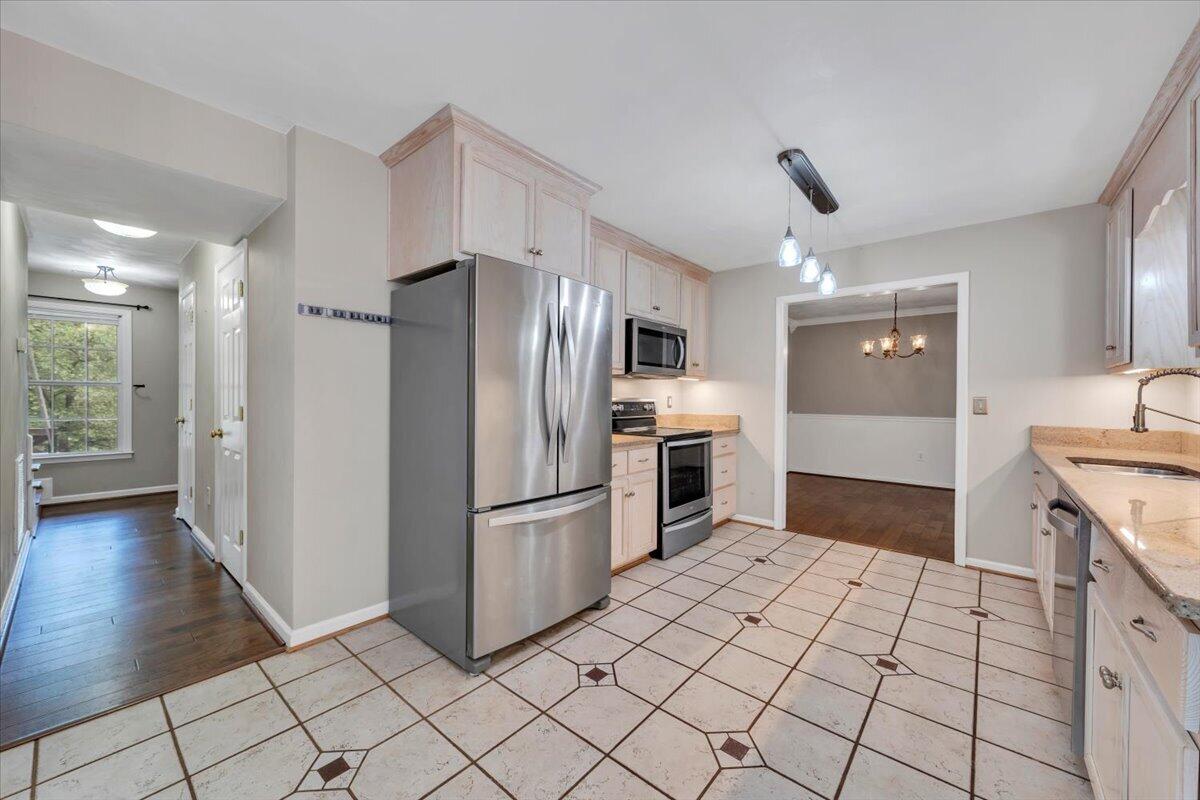 239 Pin Oak Drive Blue Ridge, VA 24064 - Photo 13 of 47 13-MIB02186