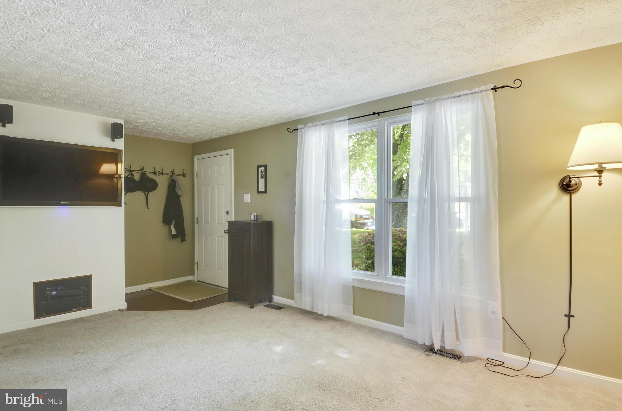 104 E Road Mount Airy, MD 21771 - Photo 12 of 30 Living Room