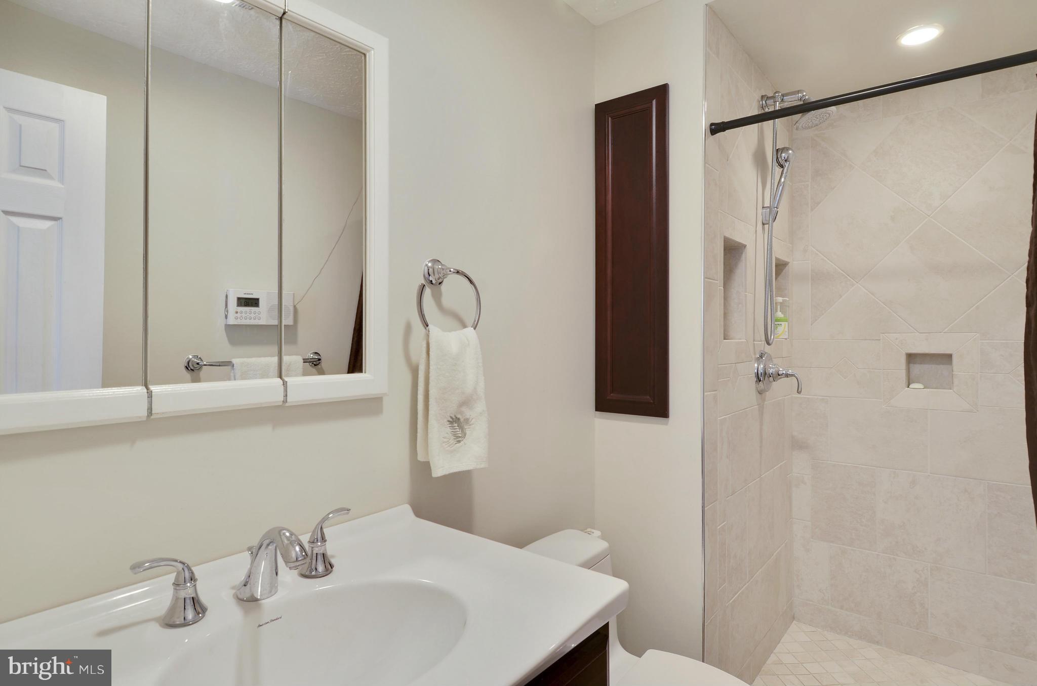 104 E Road Mount Airy, MD 21771 - Photo 18 of 30 Bath