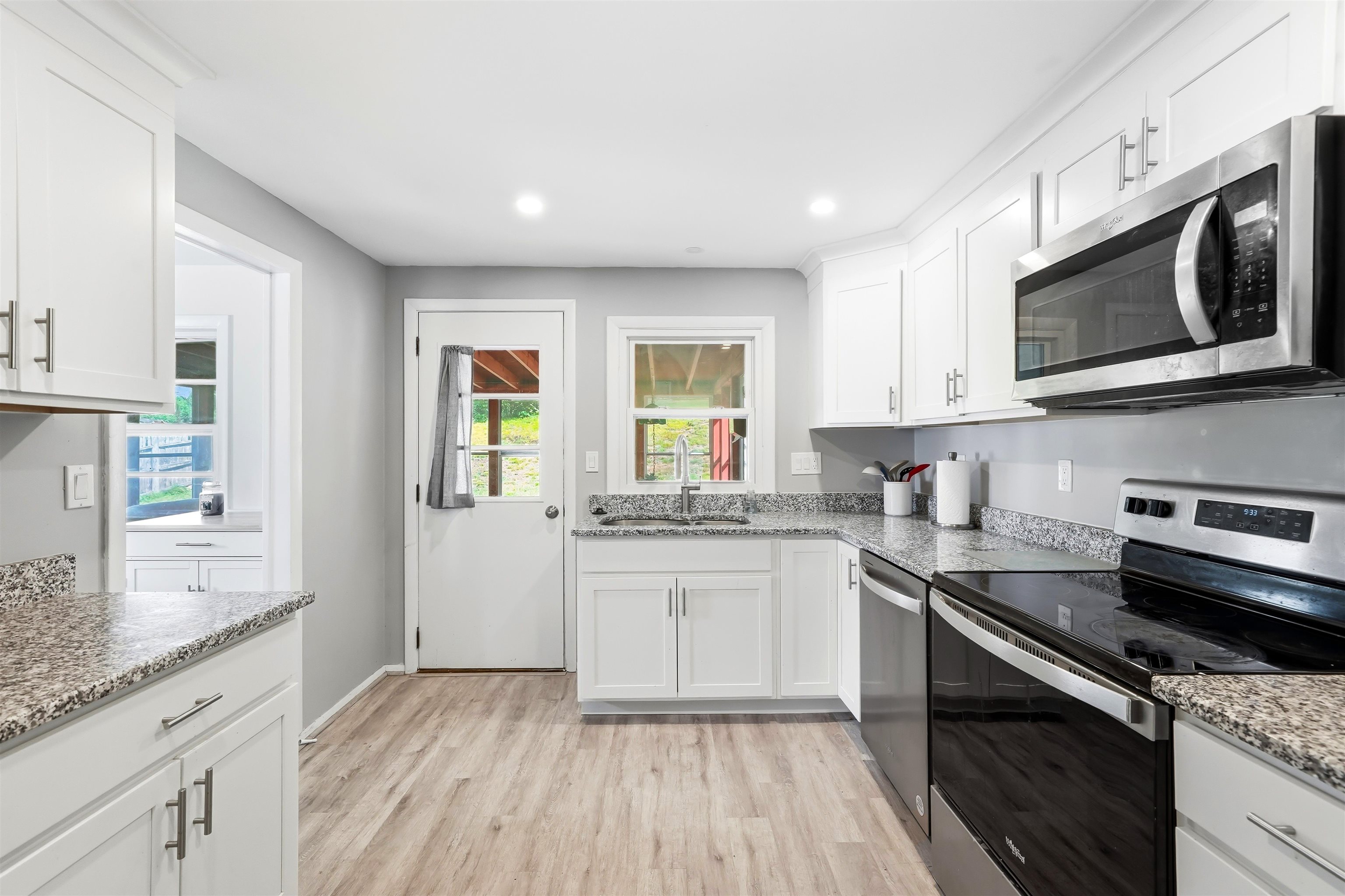 21 Carmine Road Nashua, NH 03063 - Photo 4 of 30 Gallery Image 4