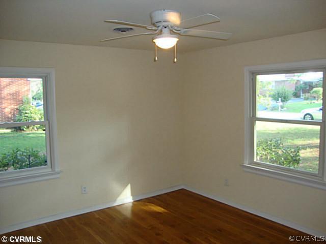6620 Holborn Road Richmond, VA 23224 - Photo 12 of 20 Exterior Front - Front bedroom with ceiling fan an