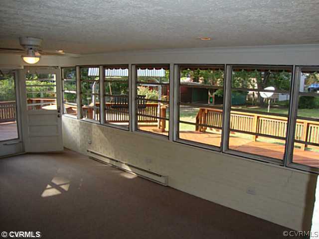 6620 Holborn Road Richmond, VA 23224 - Photo 13 of 20 Den/Family/Great Room - Huge Florid Room off of th