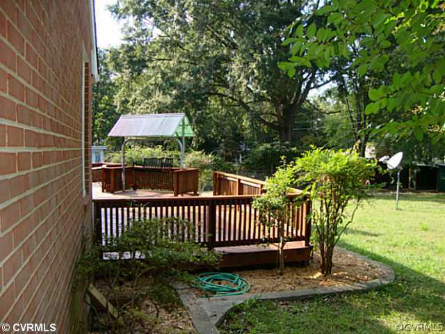 6620 Holborn Road Richmond, VA 23224 - Photo 14 of 20 Facade/Exterior Front - Right behind the master lo