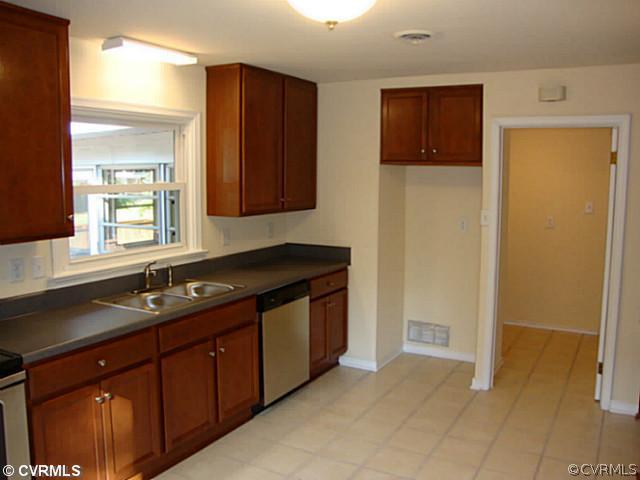 6620 Holborn Road Richmond, VA 23224 - Photo 8 of 20 Kitchen - Looking into the laundry room/mud room w
