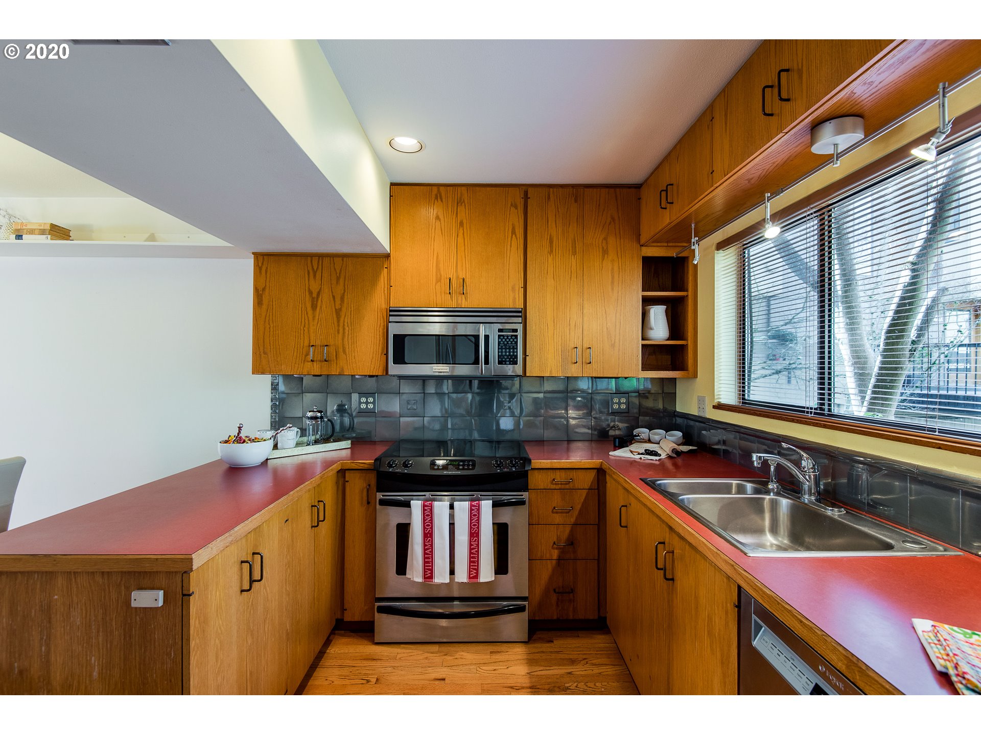 970 Lincoln Street Eugene, OR 97401 - Photo 4 of 31