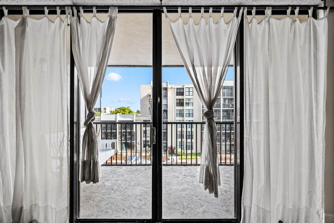 12 Royal Palm Way, Unit 405 Boca Raton, FL 33432 - Photo 10 of 29 020-12RoyalPalmWay-405-BocaRaton-FL-3343