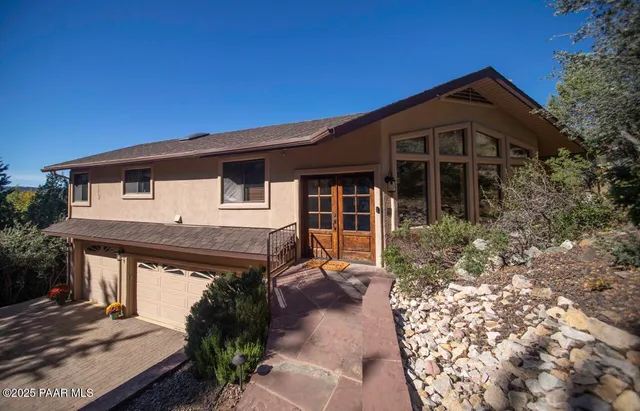 a view of a partially built entryway