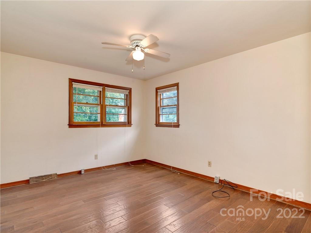 85 Chapman Street Clyde, NC 28721 - Photo 11 of 15 Gallery Image 11