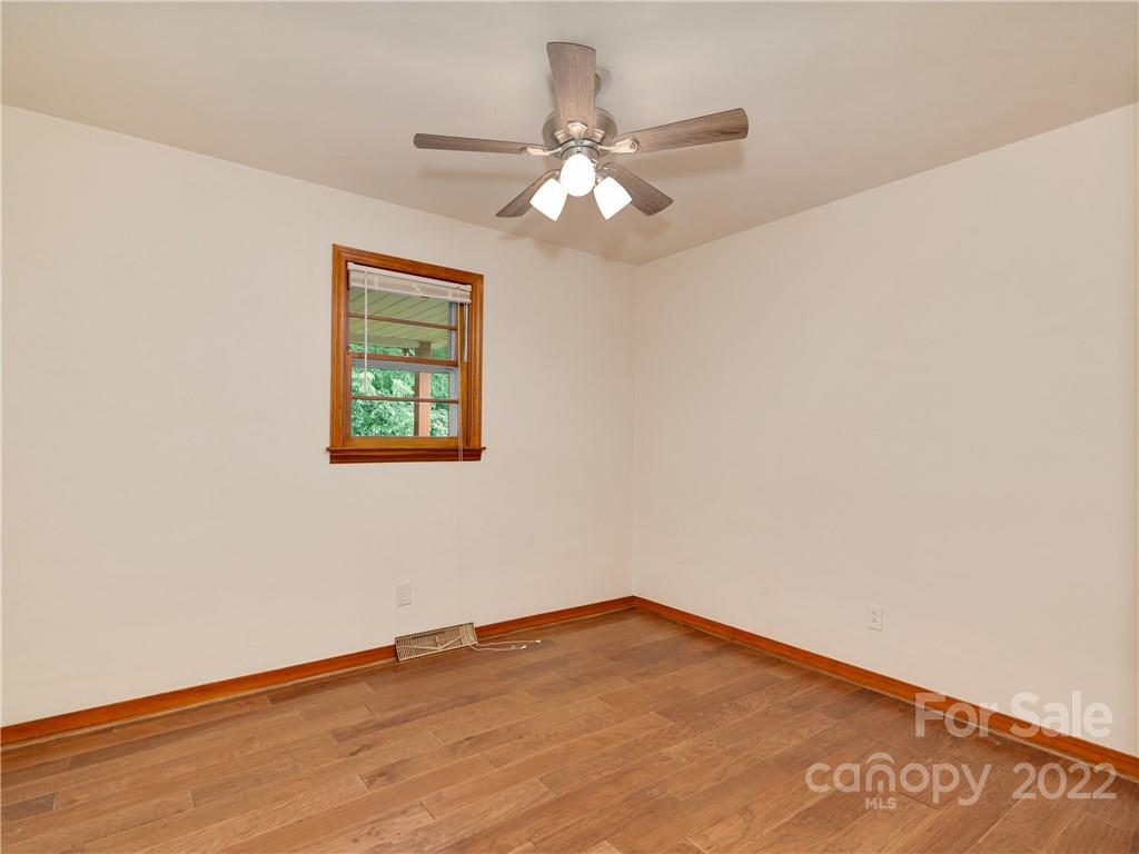 85 Chapman Street Clyde, NC 28721 - Photo 12 of 15 Gallery Image 12