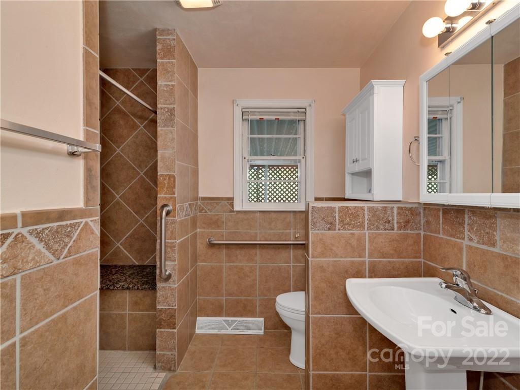 85 Chapman Street Clyde, NC 28721 - Photo 13 of 15 Gallery Image 13