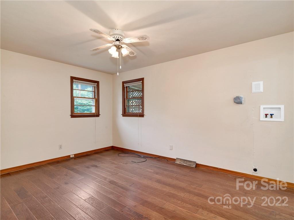 85 Chapman Street Clyde, NC 28721 - Photo 8 of 15 Gallery Image 8