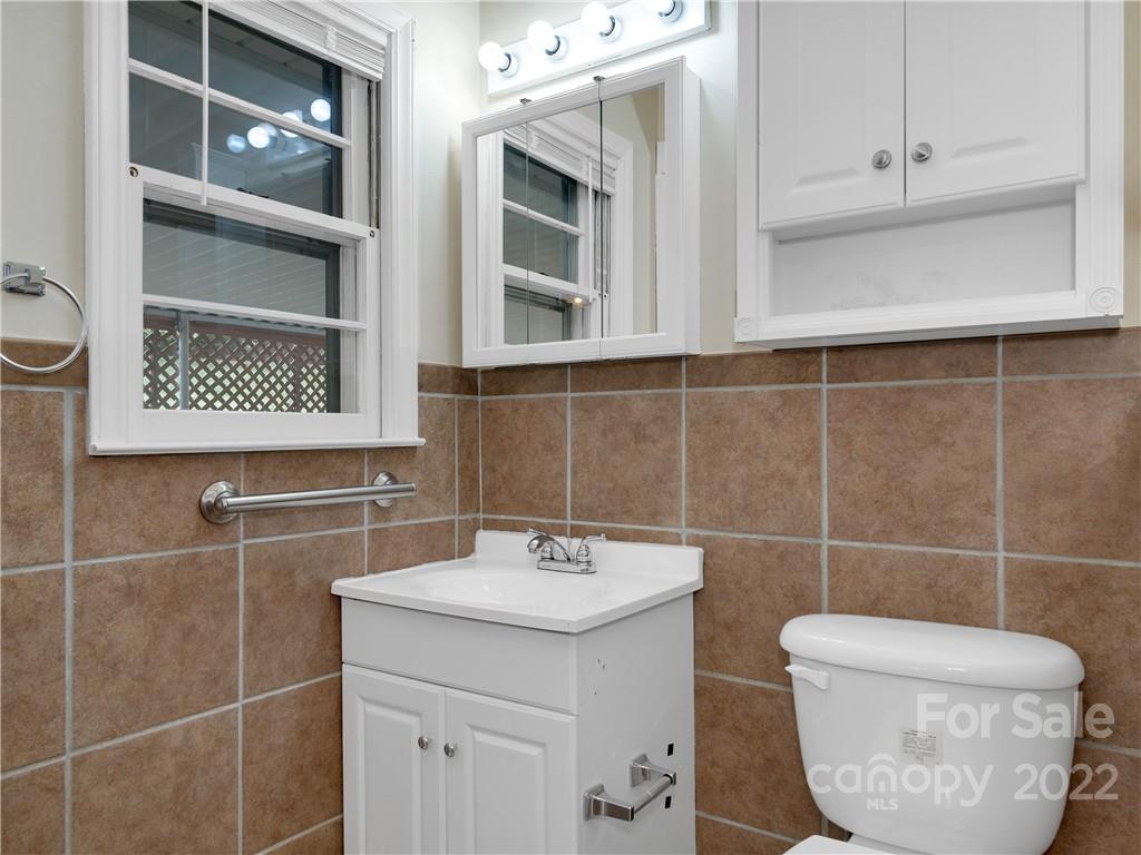 85 Chapman Street Clyde, NC 28721 - Photo 10 of 15 Gallery Image 10