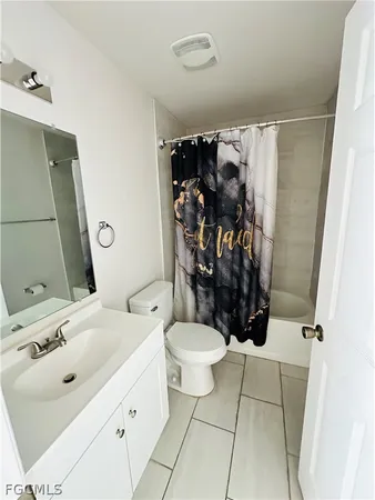 a bathroom with a tub