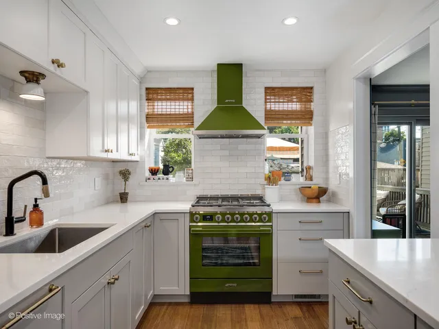 $825,000 | 4017 North Whipple Street, Chicago, IL 60618