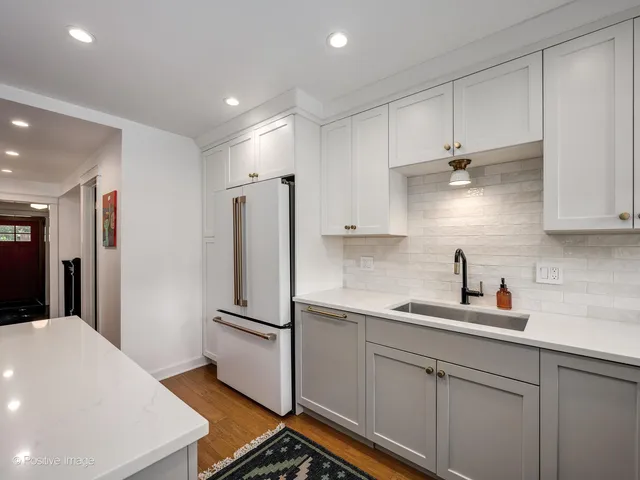 $825,000 | 4017 North Whipple Street, Chicago, IL 60618