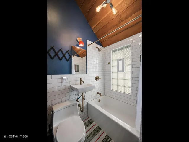 $825,000 | 4017 North Whipple Street, Chicago, IL 60618