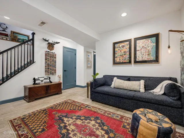 $825,000 | 4017 North Whipple Street, Chicago, IL 60618