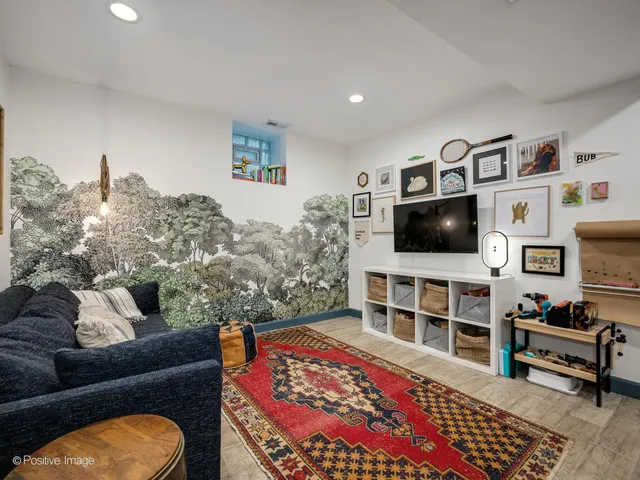 $825,000 | 4017 North Whipple Street, Chicago, IL 60618