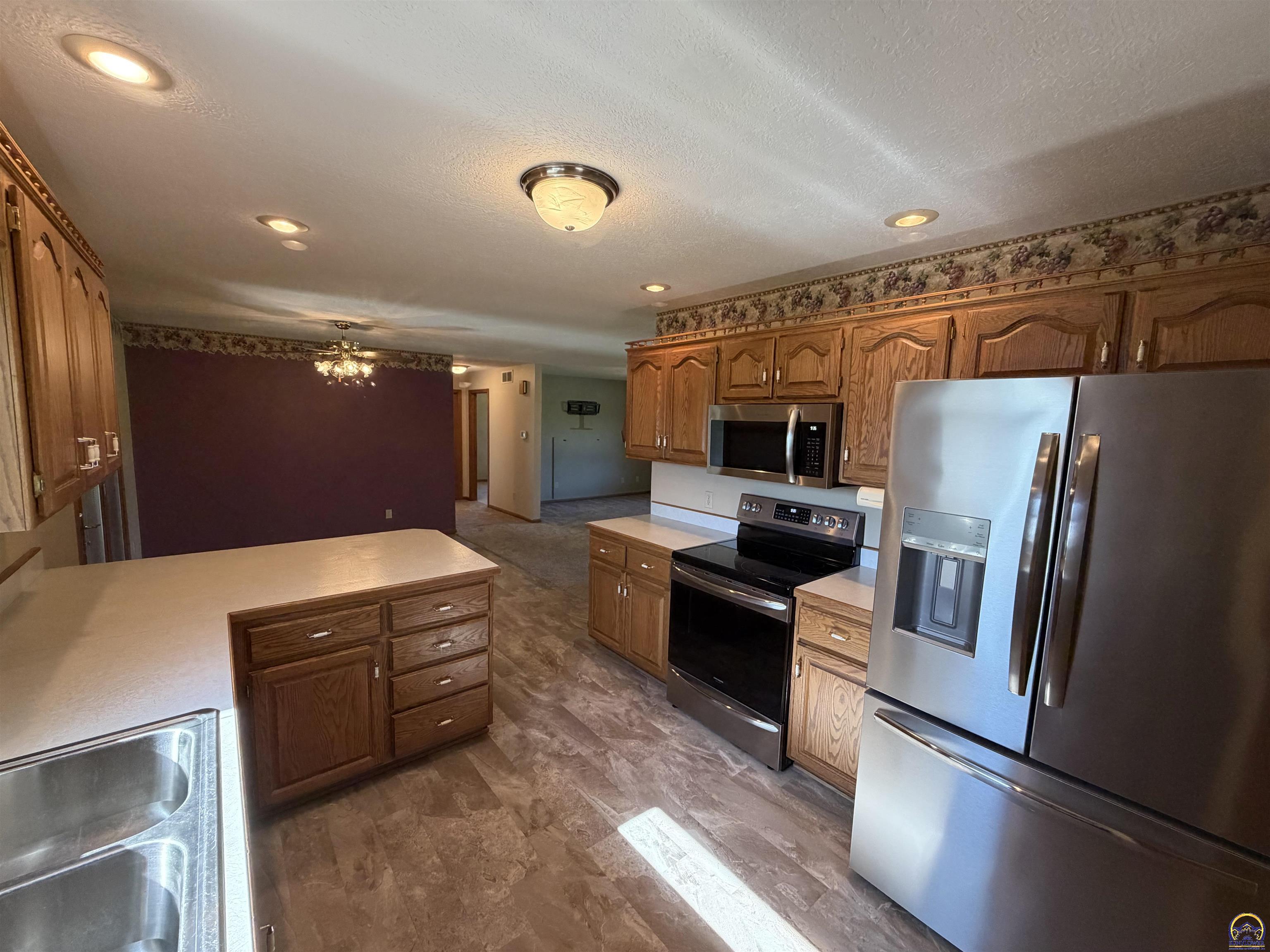 6130 Northeast Shaffer Road Topeka, KS 66617 - Photo 6 of 40
