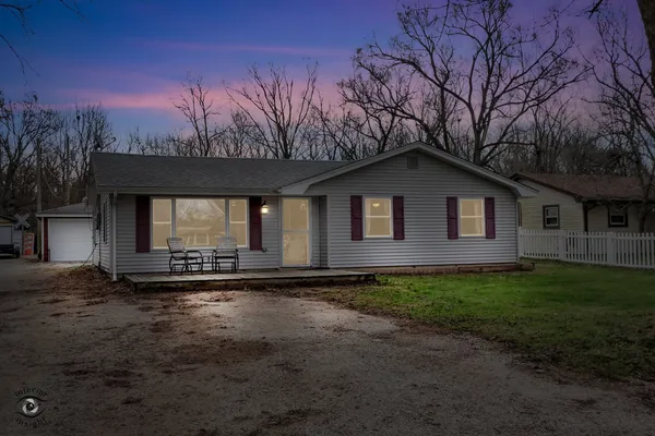 $299,900 | 2111 Woodview Drive, Wilmington, IL 60481