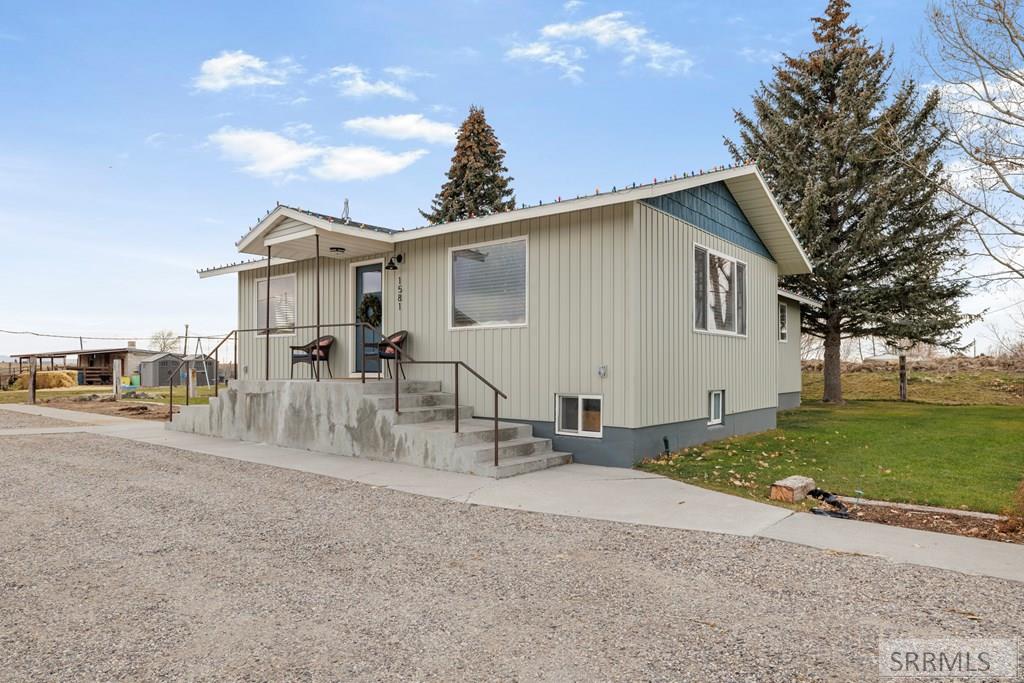 1581 West 600 South Pingree, ID 83262 - Photo 4 of 58